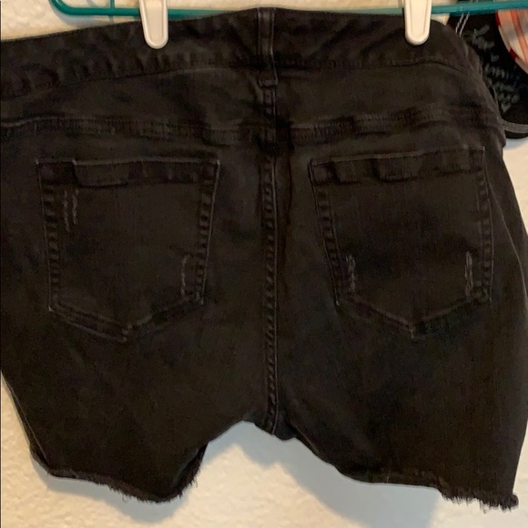 Shorts - Picture 4 of 5